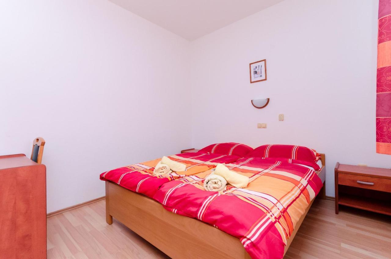Apartments And Room Ljubica Lopar Exterior photo