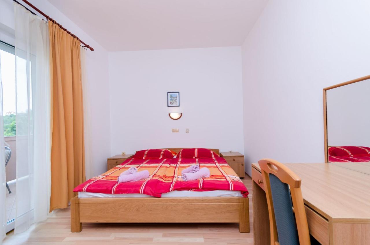 Apartments And Room Ljubica Lopar Exterior photo